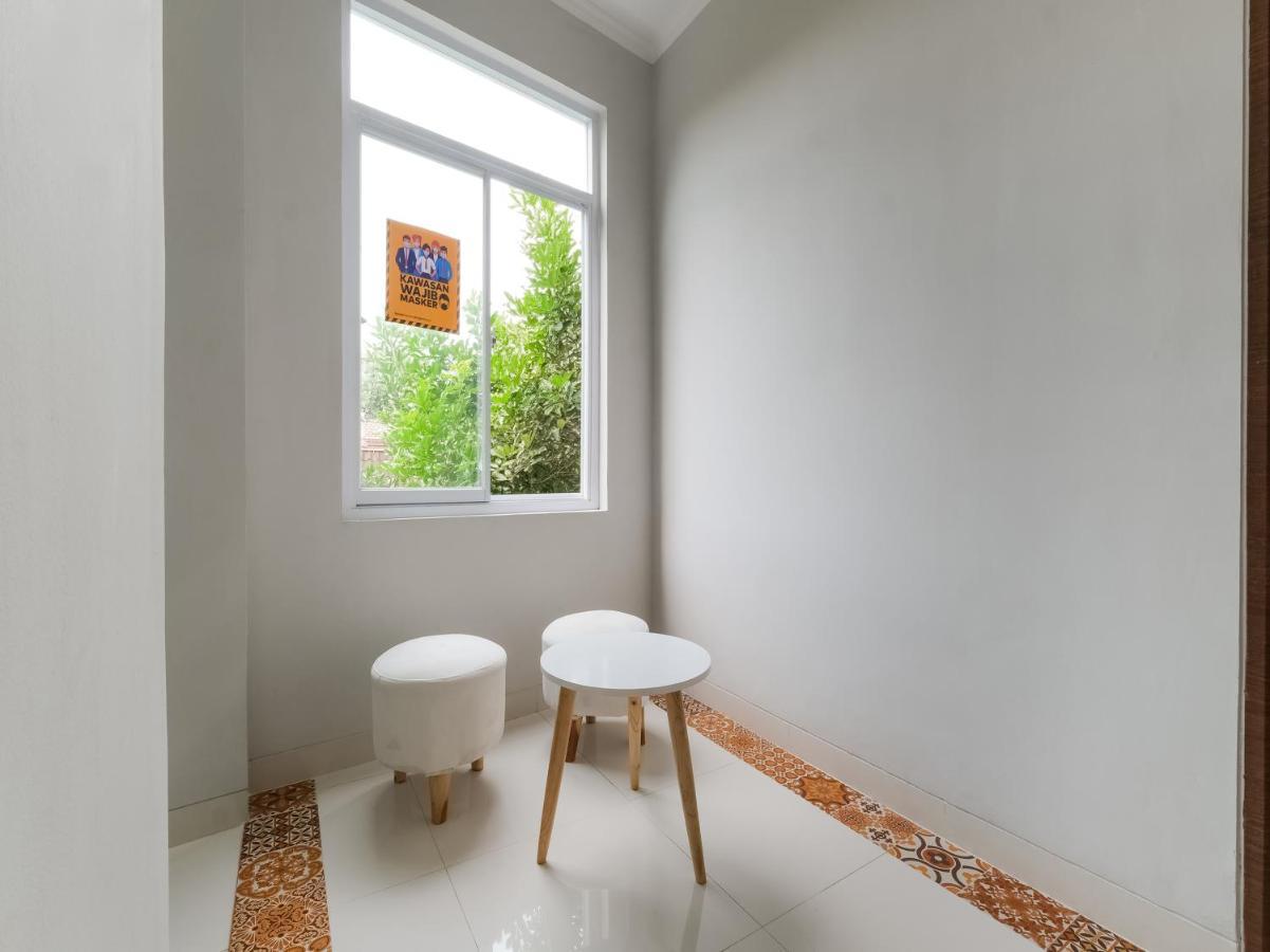 Super Oyo Collection O 90023 Damar Kusumo Guest House Maguwo Bagian luar foto