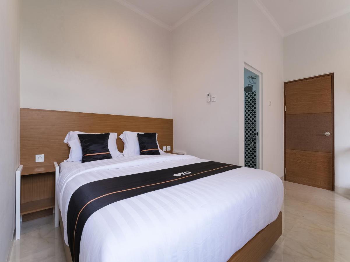 Super Oyo Collection O 90023 Damar Kusumo Guest House Maguwo Bagian luar foto